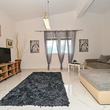 Nikola 2 Apartman Ražanac