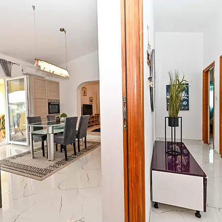 Nikola 2 Apartment Razanac