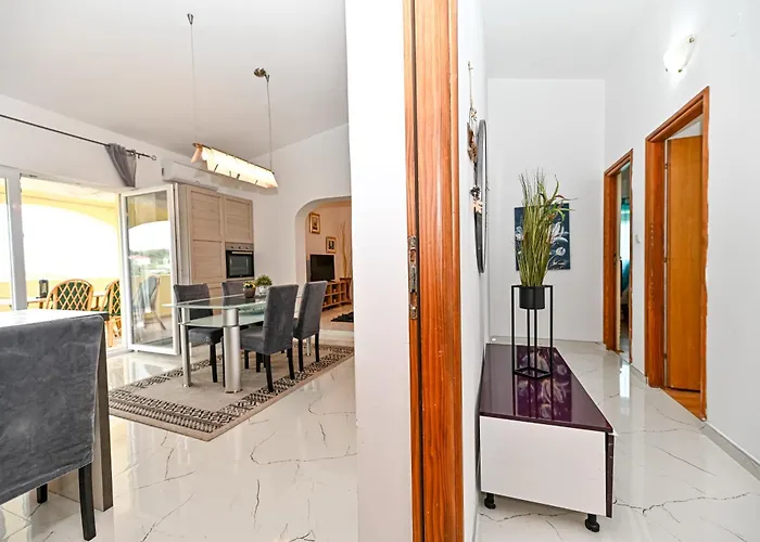 Nikola 2 דירה Ražanac