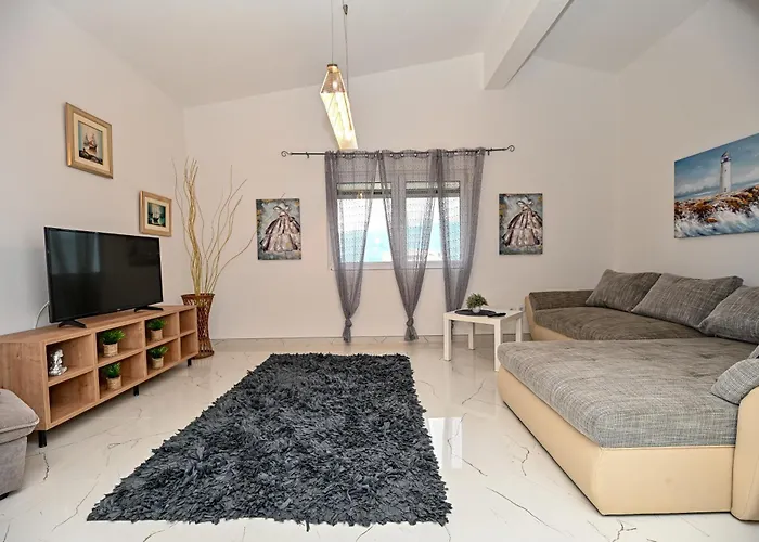 Nikola 2 דירה Ražanac